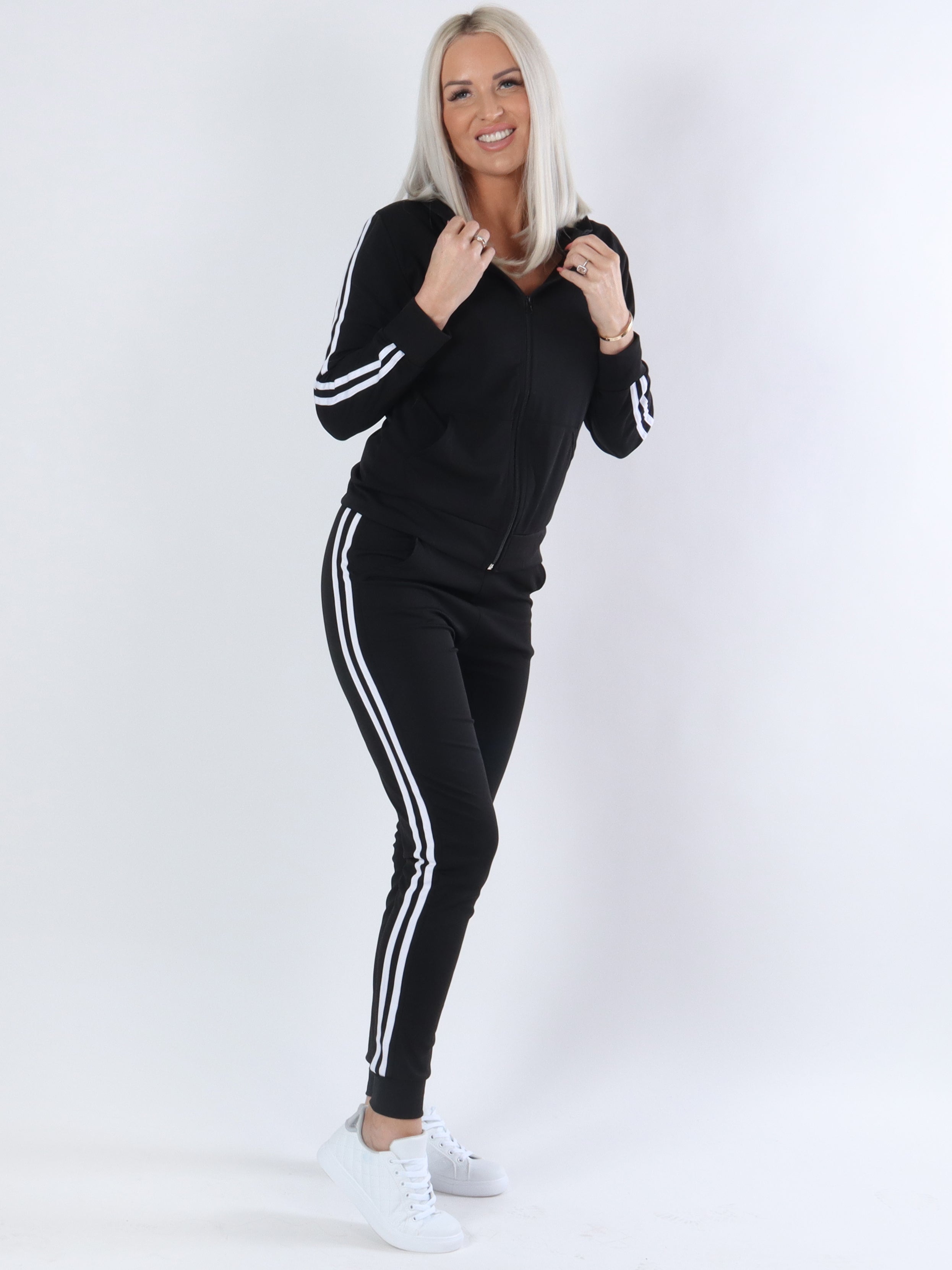 Celin - Armygrøn joggingsæt med hvide striber